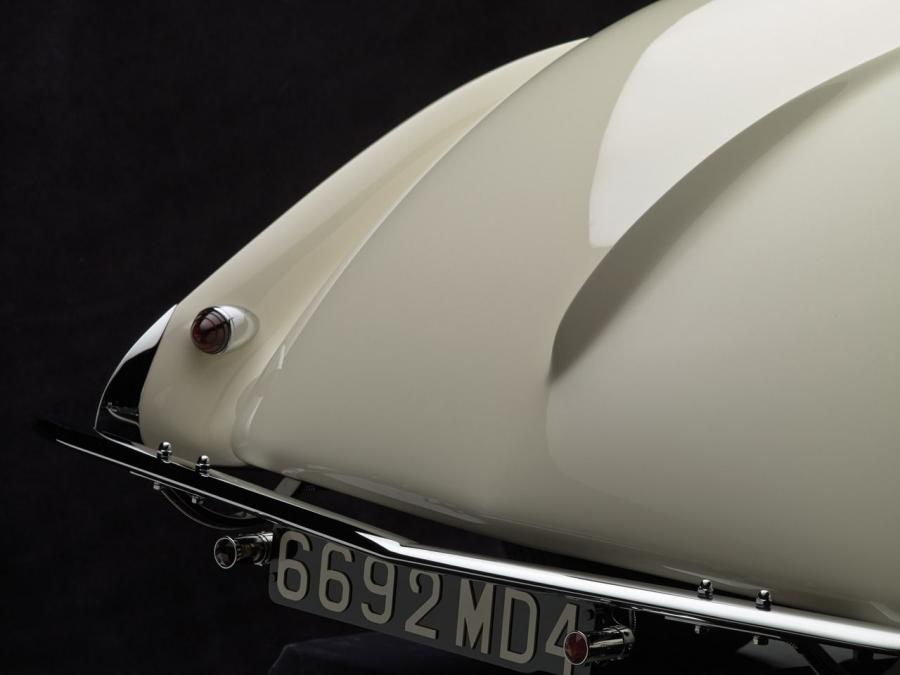Детали экстерьера Talbot-Lago T150C Cabriolet by Figoni & Falaschi 1936 года  (фото 15 из 19)